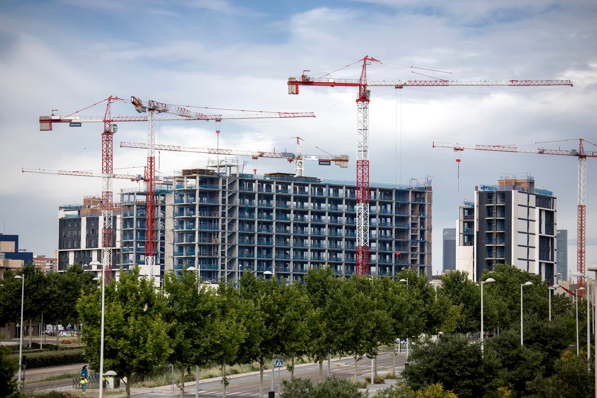 La compra de vivienda encadena ocho meses de caídas pero los precios se disparan otro 13%