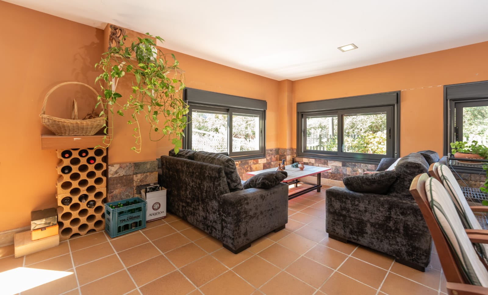 Sala de estar de la planta baja con salida al jardín